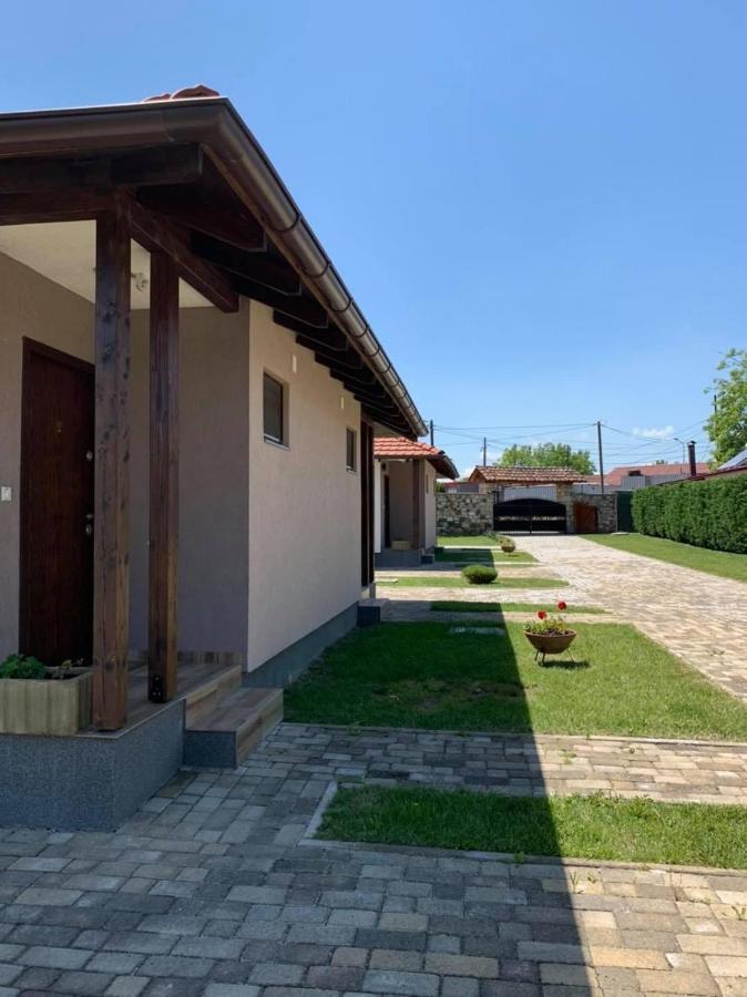 Konak Nestor Bungalows Skopje Bagian luar foto