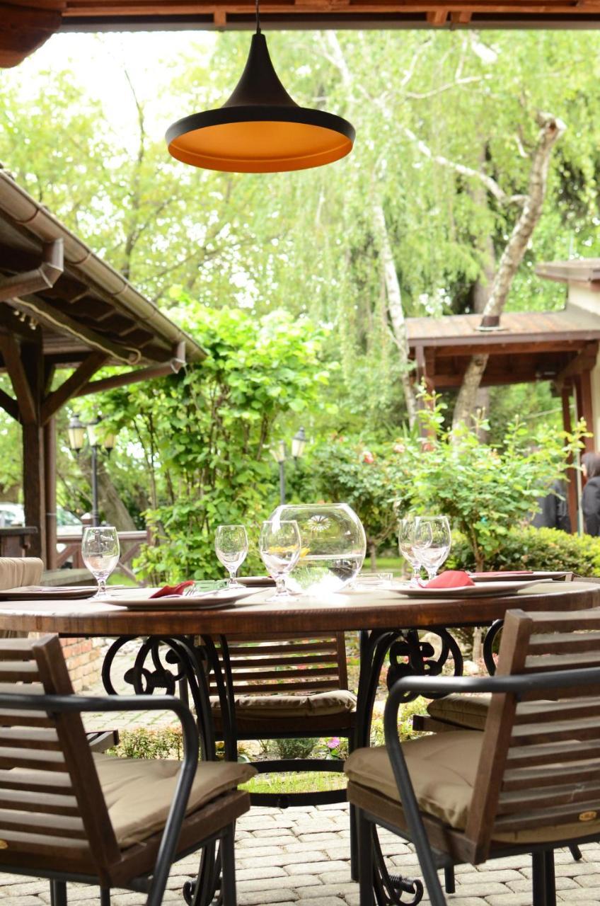 Konak Nestor Bungalows Skopje Bagian luar foto