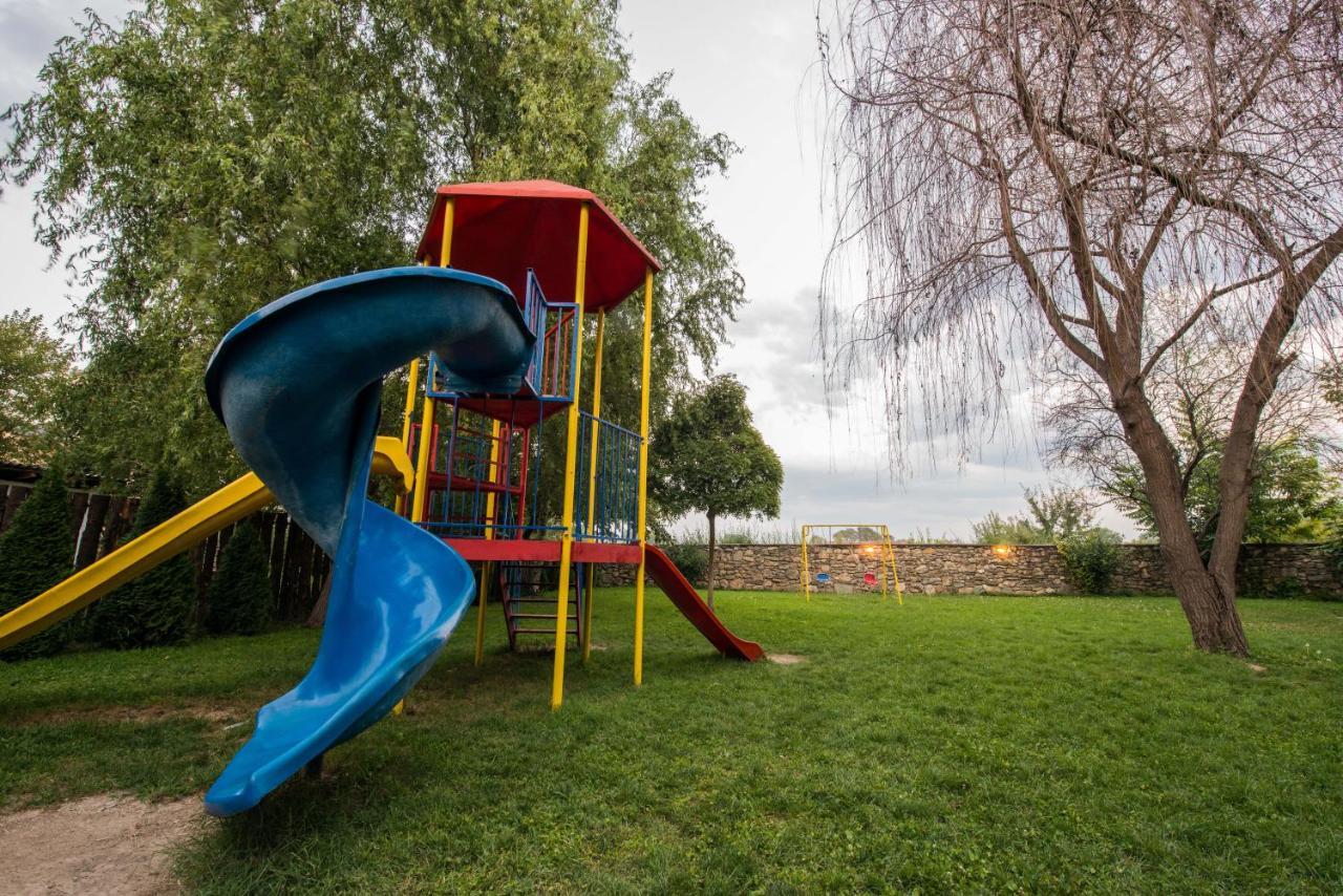 Konak Nestor Bungalows Skopje Bagian luar foto