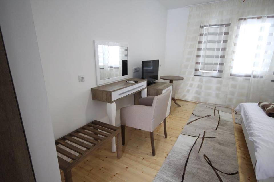 Konak Nestor Bungalows Skopje Bagian luar foto